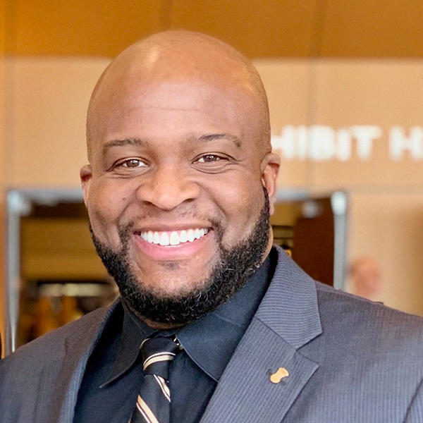 head shot of Darrell Ray