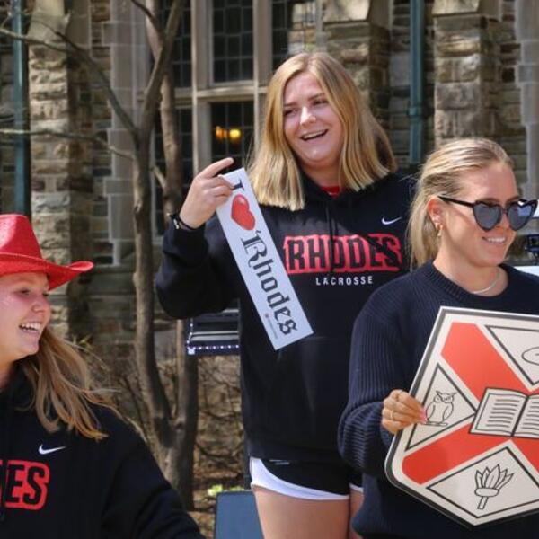 Students Welcoming New Students